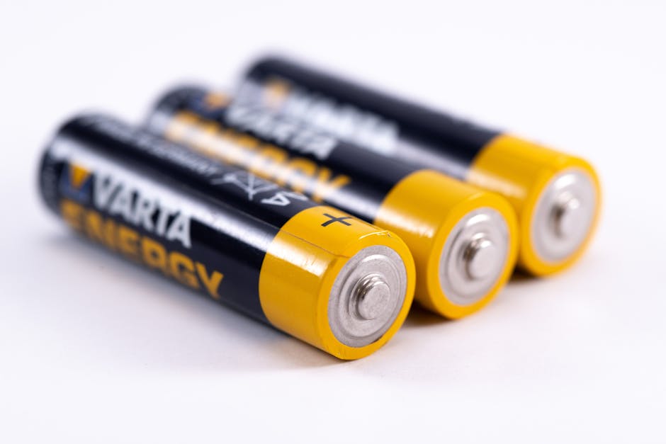 Een moderne batterijcontainer voor bedrijven, die energie opslaat en het energieverbruik optimaliseert.